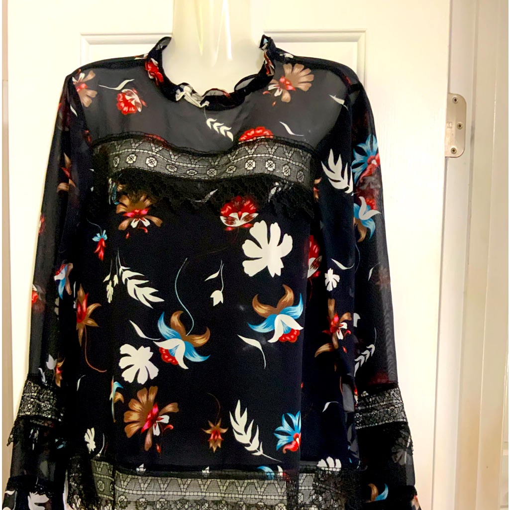 Whisper Floral Lace Top. Size- 4